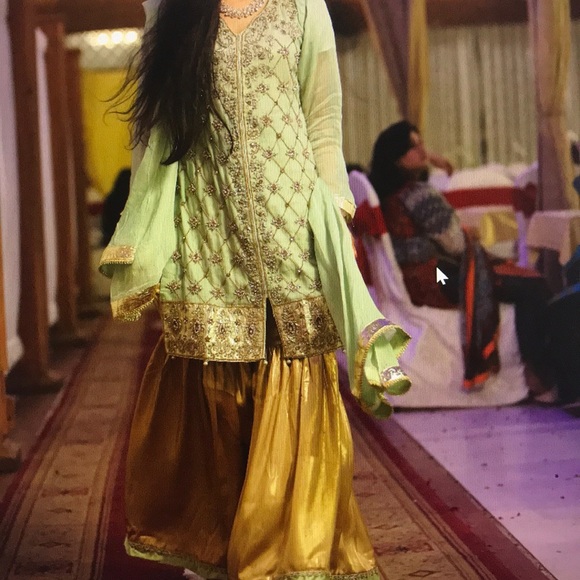 Pakistani / Indian wedding party dress gharara - Picture 1 of 5